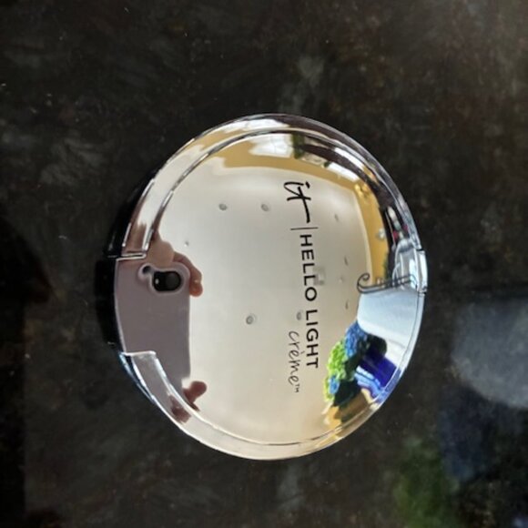 IT Cosmetics Hello Light Creme Anti-Aging Radiance Creme Luminizer Radiance-NEW - Picture 1 of 3